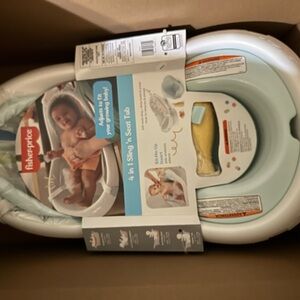 Fisher-Price Baby Bath Tub - White and Light Blue